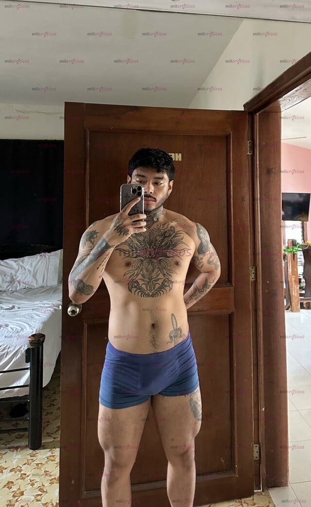 FOTOS DE GUAPO TATUADO CON LA VERGA GORDA Y PELUDA. SOLO SOLVENTES