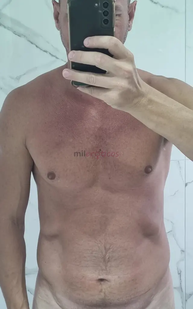 Prazer companhia e discricao quer viver momentos intensos leves e sem julgamentos sou um homem elegante cheiroso educado e muito atencioso pronto para...