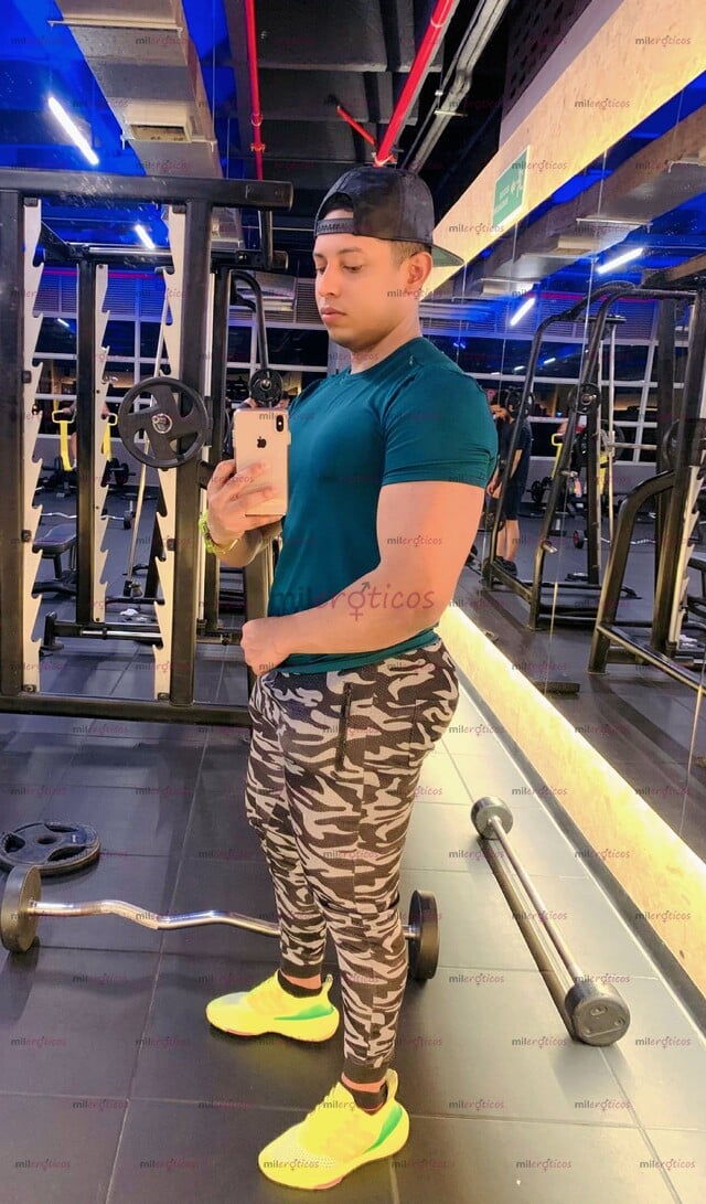 FOTOS DE MASAJISTA Y SCORT VIP, CON SITIO, VARONIL, CON 20 CM LECHERO.