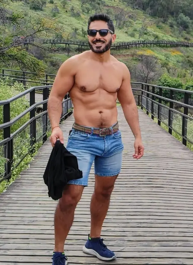 Curta temporada prazer gabriel tenho 27 anos 1 81 de altura 85 kg e um dote grosso de 22 cm sou um macho safado com gozo farto e sempre pronto para pr...