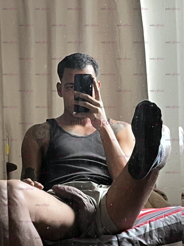 FOTOS DE MORENO VENEZOLANO CON 20CM DE VERGA RECIÉN LLEGADO A LA CIUDAD