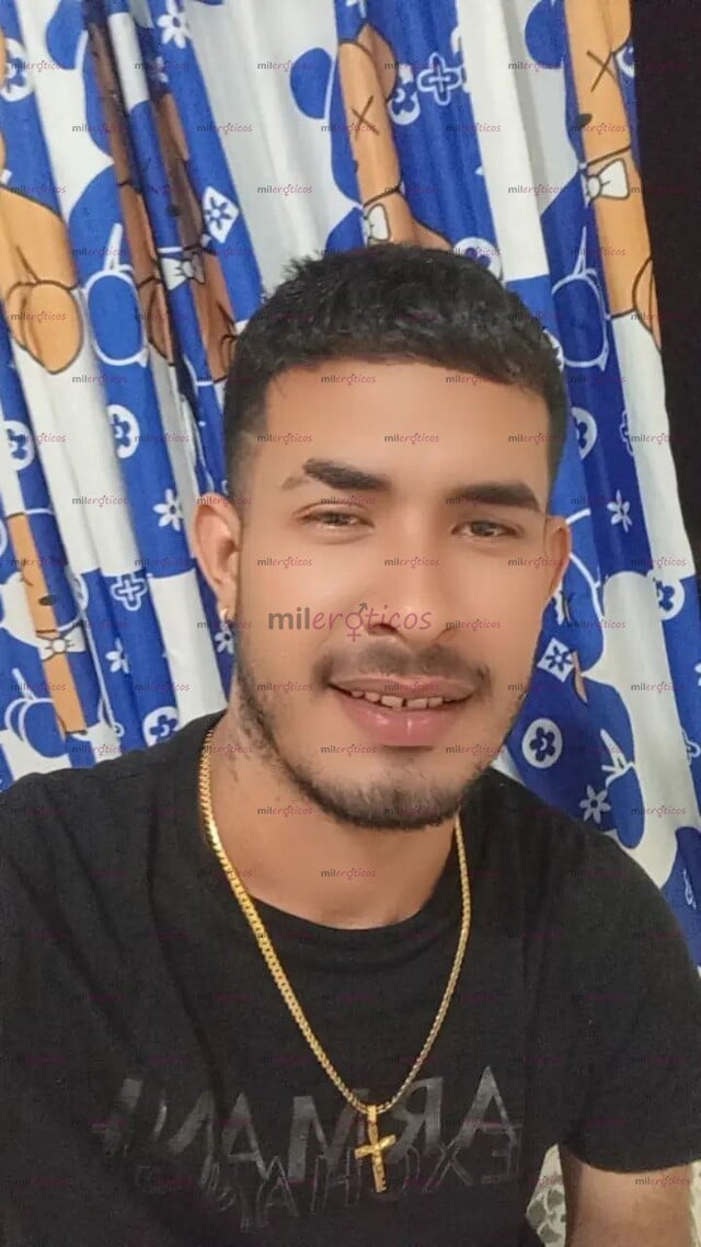 FOTOS DE SOY DANIEL TENGO UNA VERGA GRANDE GRUESA Y JUGOSA ESTOY DISPONIBLE Y DISPUESTO