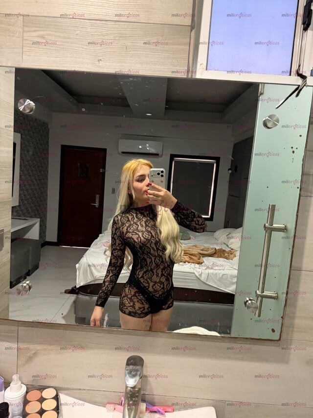 FOTOS DE TU MUÑEQUITA RUBIA FAVORITA DE LUJO, DE PASO ULTIMA NOCHE