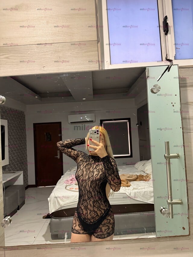 FOTOS DE TU MUÑEQUITA RUBIA FAVORITA DE LUJO, DE PASO ULTIMA NOCHE
