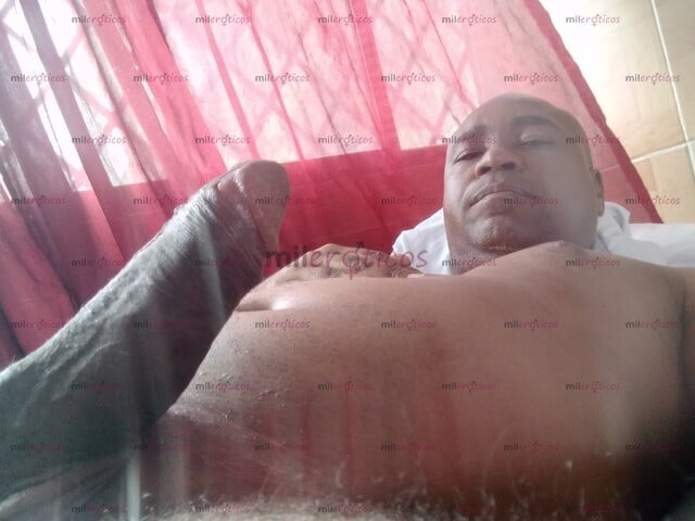 FOTOS DE MORENO MADURO DOTADO PARA DAMAS SOLAS Y PAREJAS HETERO, HAY 21 CMS REALES...