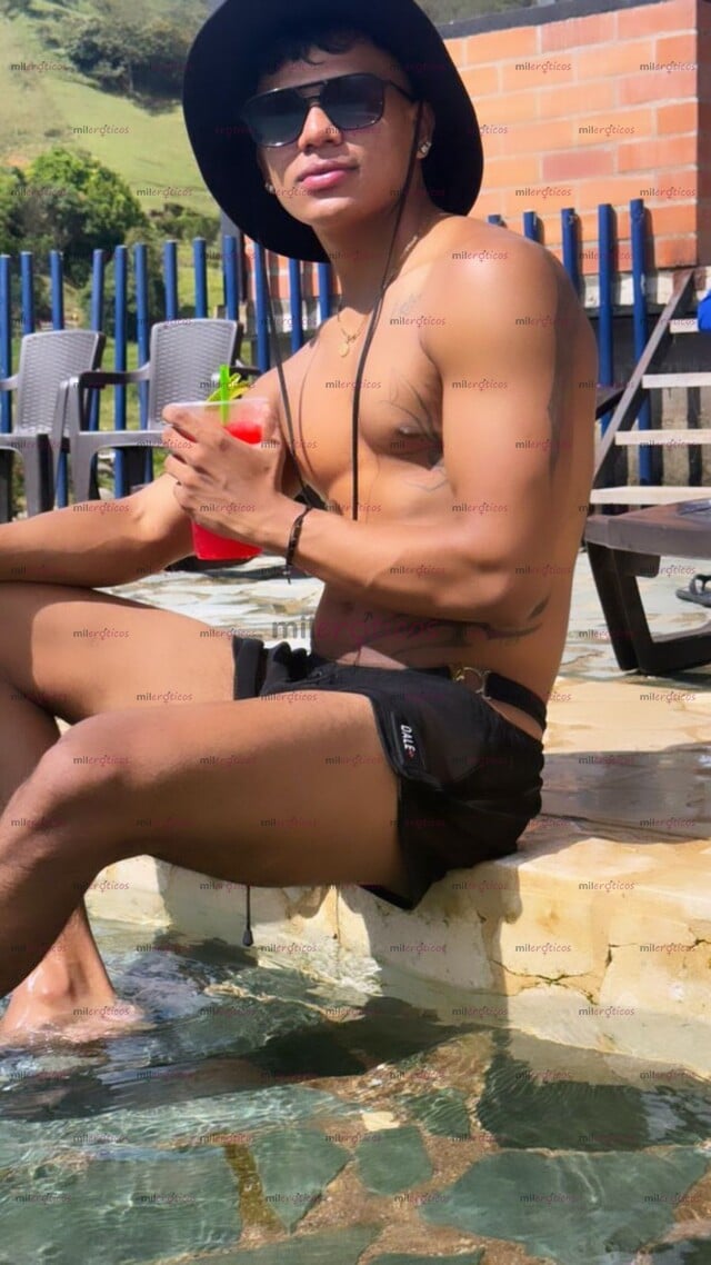 FOTOS DE JOVEN PINTA MASCULINO CON BUEN CUERPO ATLÉTICO VERSÁTIL PASIVO TRAGÓN
