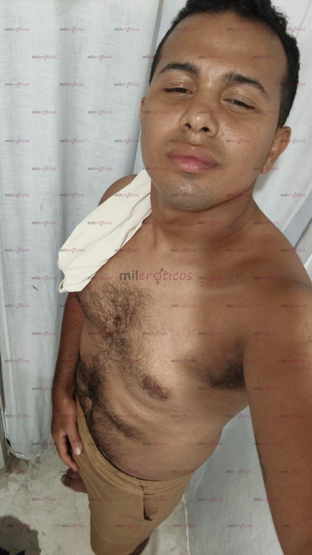 FOTOS DE JOVEN MORENO ALTO DISPONIBLE PARA TUS FANTASÍAS