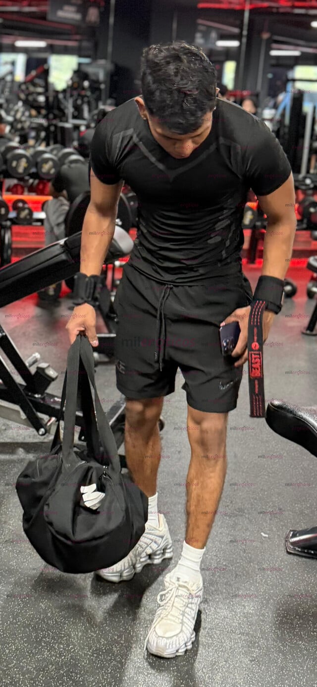FOTOS DE JOVEN PINTA MASCULINO CON BUEN CUERPO ATLÉTICO VERSÁTIL PASIVO TRAGÓN