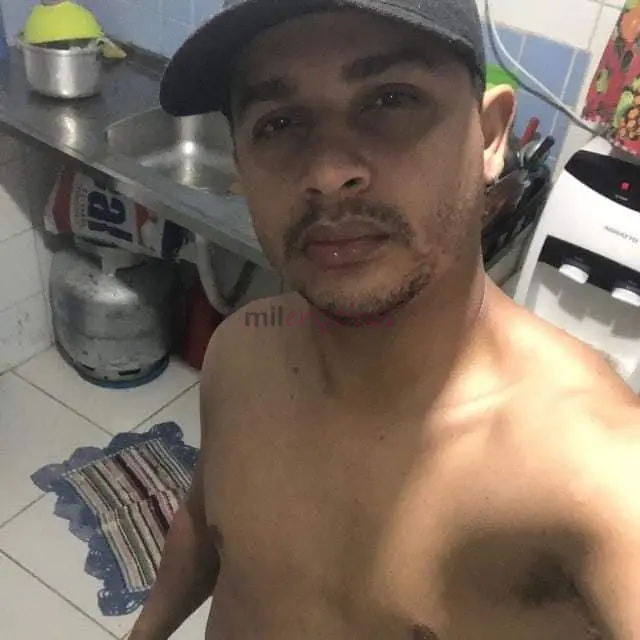 Ola amores meu nome e rafael tenho 28 anos nao tenho local so atendo em motel ou na sua residencia sou roludo bem safado atendo pessoalmente tbm vendo...