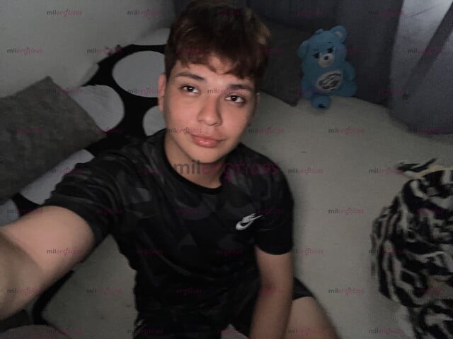 FOTOS DE JOVEN LATINO DE 21 AÑOS VERSÁTIL EL LUGAR LO PONES TÚ