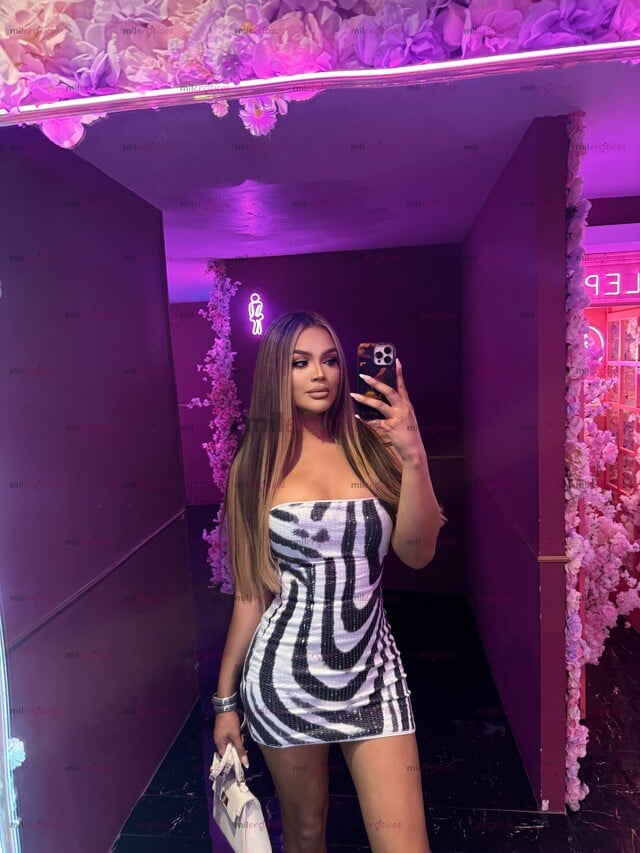FOTOS DE CALIENTE PRINCESA EXPERTA EN PRIMERIZOS LISTA PARA SACAR LECHE