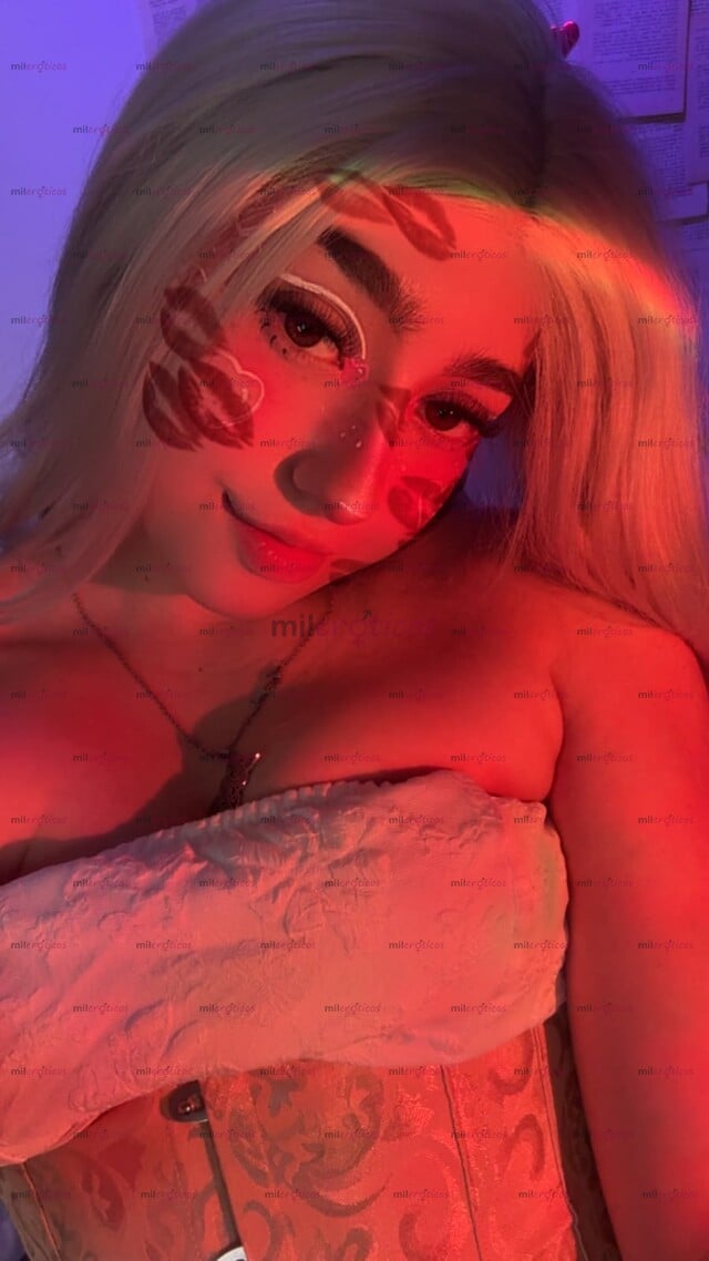 FOTOS DE TATUADA, SEXY Y DE PIERNAS GRANDES ESPERA PARA JUGAR