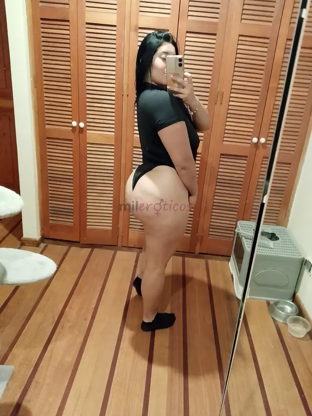 Mi amor soy una puta muy rica con arta experiencia apretadita y complaciente tengo un rico trasero y vagina mojadita quiero darte un sexo rico y duro...