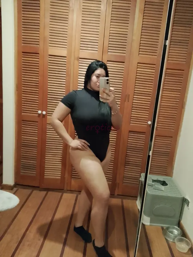Mi amor soy una puta muy rica con arta experiencia apretadita y complaciente tengo un rico trasero y vagina mojadita quiero darte un sexo rico y duro...