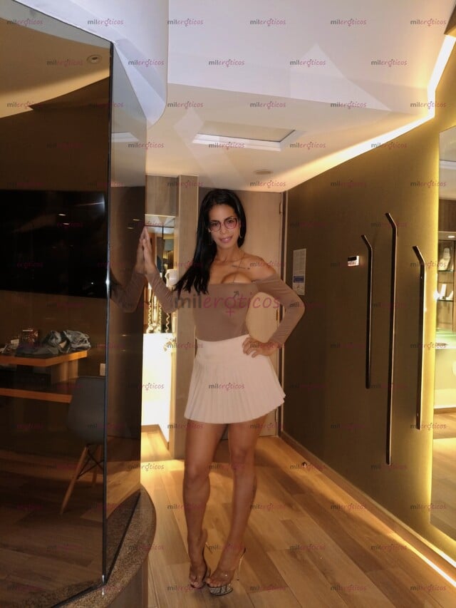 FOTOS DE HOLA MI AMOR SOY NEBRY UNA VENEZOLANA RICA Y DIVINA TE INVITO A COMERME
