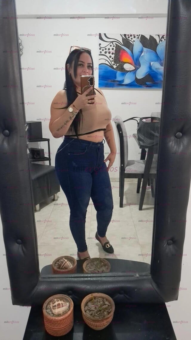 FOTOS DE HERMOSA BLANQUITA DE CABELLO LARGO NEGRO BUENA PRECENCIA LLEGO A COMPLACERLOS