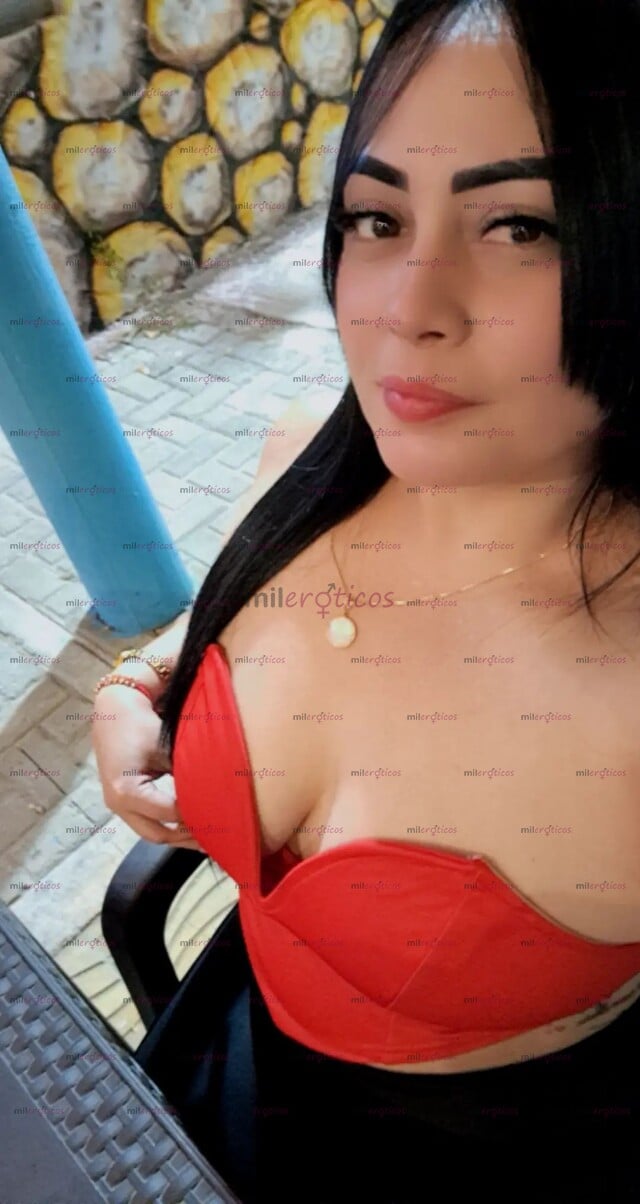 FOTOS DE HERMOSA BLANQUITA DE CABELLO LARGO NEGRO BUENA PRECENCIA LLEGO A COMPLACERLOS