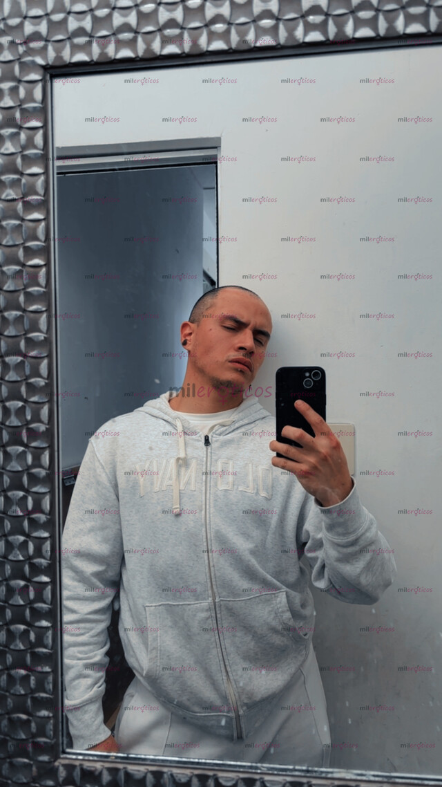 FOTOS DE EDUARDO 25 ATLÉTICO TATUADO DISCRETO Y MASCULINO