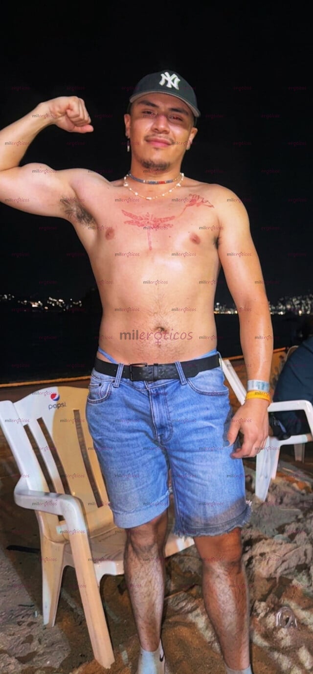 FOTOS DE EDUARDO 25 ATLÉTICO TATUADO DISCRETO Y MASCULINO