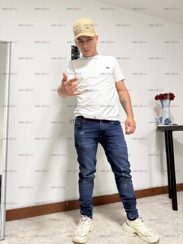 FOTOS DE JOVEN, BISEXUAL MENTE ABIERTA SIN LÍMITES CON SITIÓ PRIVADO DISPONIBLE