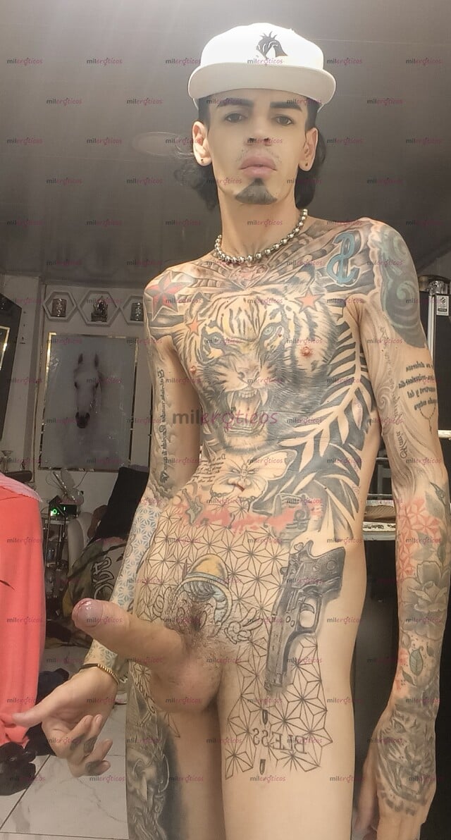 FOTOS DE FLACO ACTIVO BLANCO TATUADO SERIO RESERVADO