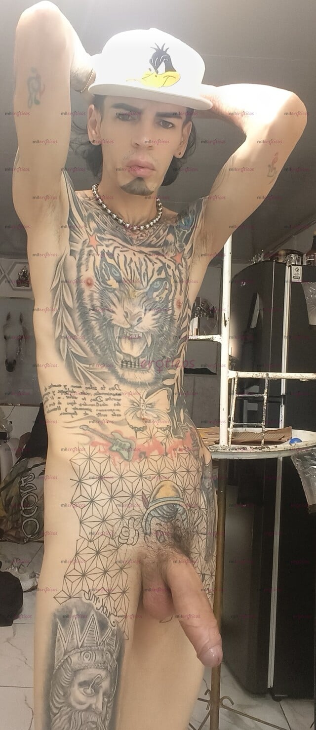 FOTOS DE FLACO ACTIVO BLANCO TATUADO SERIO RESERVADO