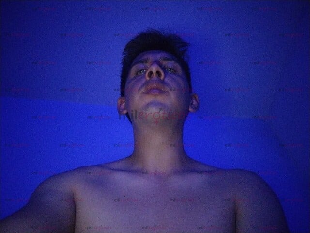 FOTOS DE JOVEN ACTIVO VERGON DISPONIBLE PARA TÍ, NUEVO EN LA APP CON MUCHAS GANAS