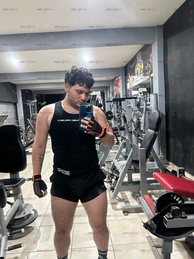 FOTOS DE HOLA, MI NOMBRE ES JOSEPH, TENGO 24 AÑOS DE EDAD CON CUERPO DE GYM BARBÓN GUAPO