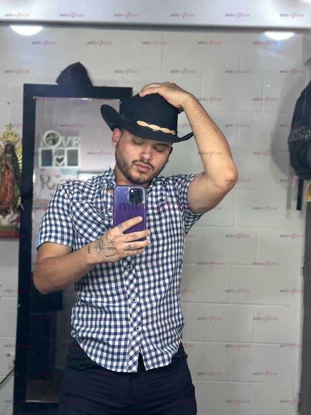 FOTOS DE HOLA, MI NOMBRE ES JOSEPH, TENGO 24 AÑOS DE EDAD CON CUERPO DE GYM BARBÓN GUAPO