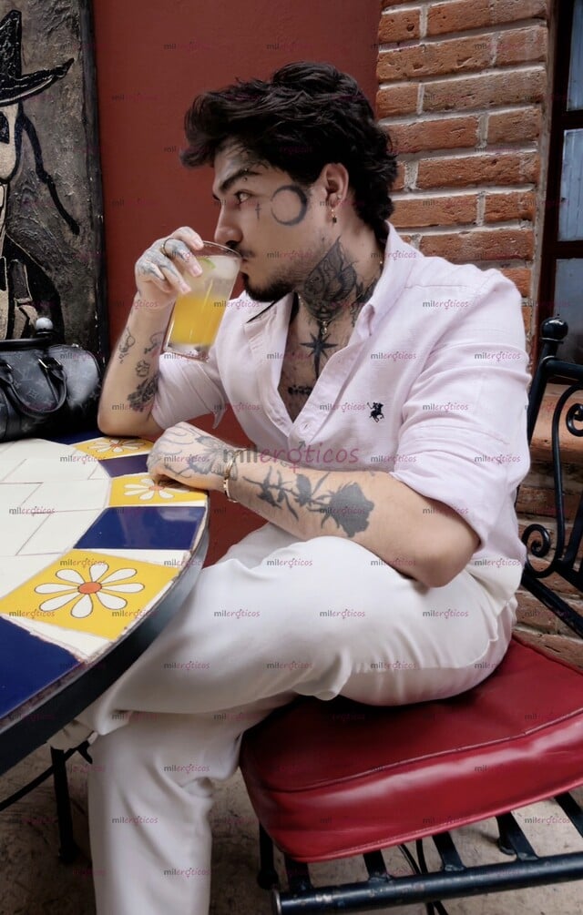FOTOS DE LEO, CHICO PASIVO, VELLUDO Y TATUADO DE 28 AÑOS.