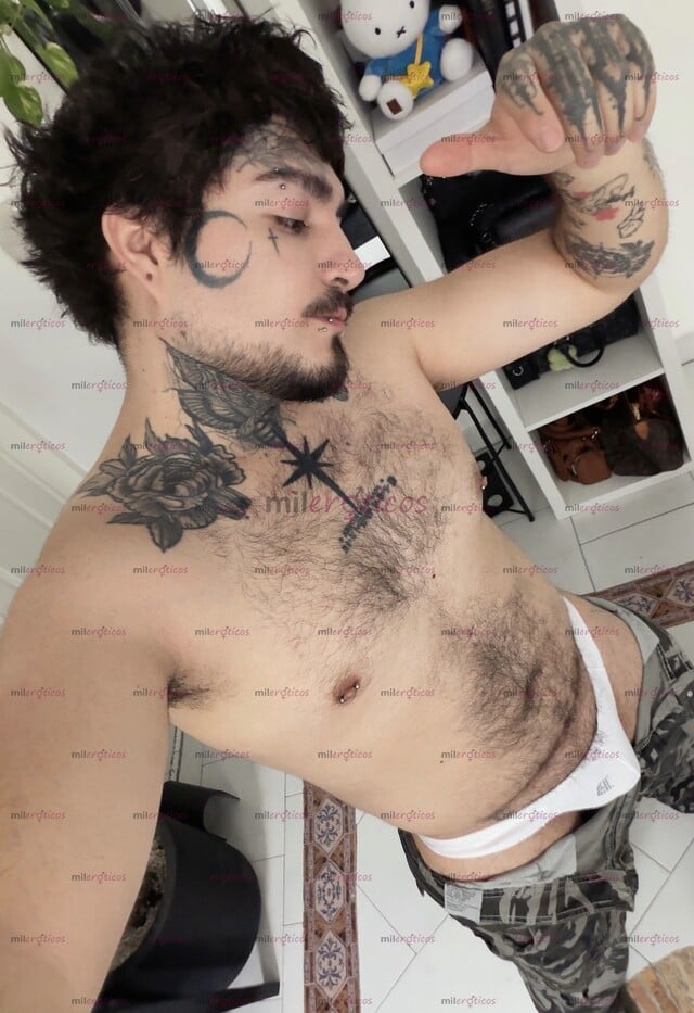FOTOS DE LEO, CHICO PASIVO, VELLUDO Y TATUADO DE 28 AÑOS.