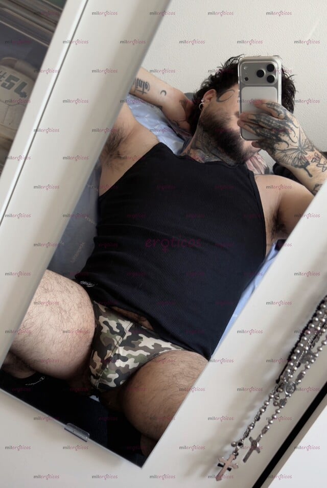 FOTOS DE LEO, CHICO PASIVO, VELLUDO Y TATUADO DE 28 AÑOS.