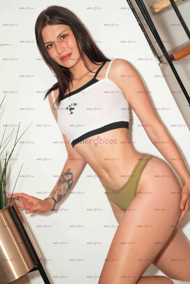FOTOS DE ENCANTADORA Y FOGOSA MORENA COMPLACIENTE CON TUS DESEOS