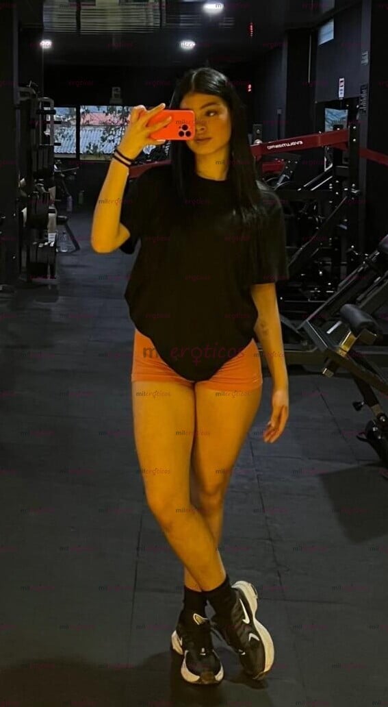 FOTOS DE SOY MÍA CHICA ALTA DELICIOSA, PERFECTA PARA MONTAR VEN Y FOLLAME DELICIOSO