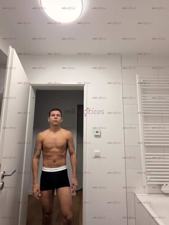 FOTOS DE DISPUESTO A CUMPLIR TUS FANTASÍAS SEXUALES DISPONIBLE LAS 24 HORAS