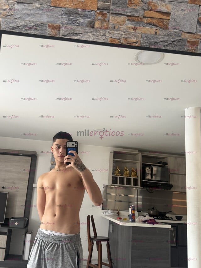 FOTOS DE LOGAN POLLO LINDO LLENO DE ENERGÍA CARISMÁTICO HERMOSO