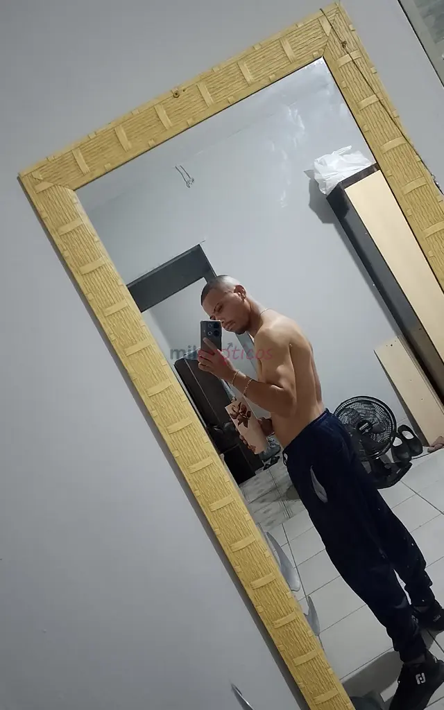 Tenho 20 cm de pika grossa macho safado sem frescura magro dominador pegada forte e bruta bastante leite para te satisfazer corpo definido natural 1 7...