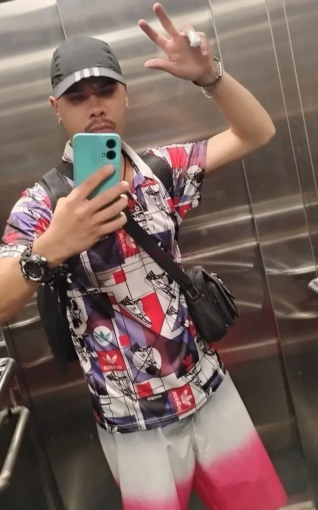 Tenho 20 cm de pika grossa macho safado sem frescura magro dominador pegada forte e bruta bastante leite para te satisfazer corpo definido natural 1 7...