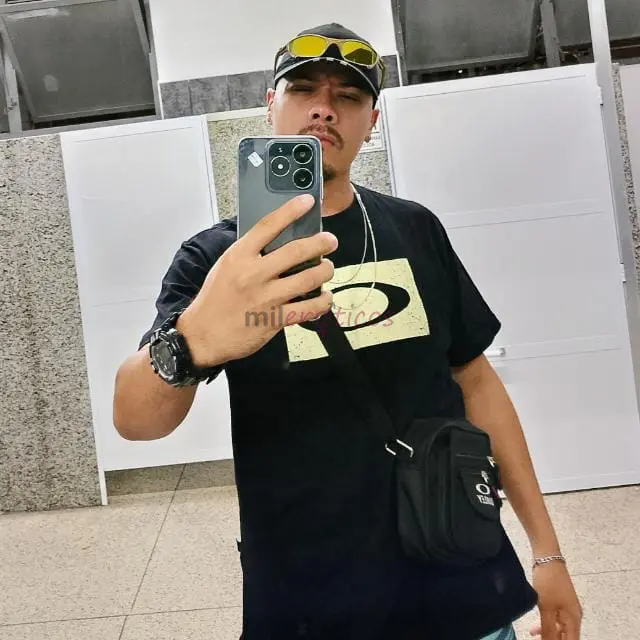 Tenho 20 cm de pika grossa macho safado sem frescura magro dominador pegada forte e bruta bastante leite para te satisfazer corpo definido natural 1 7...