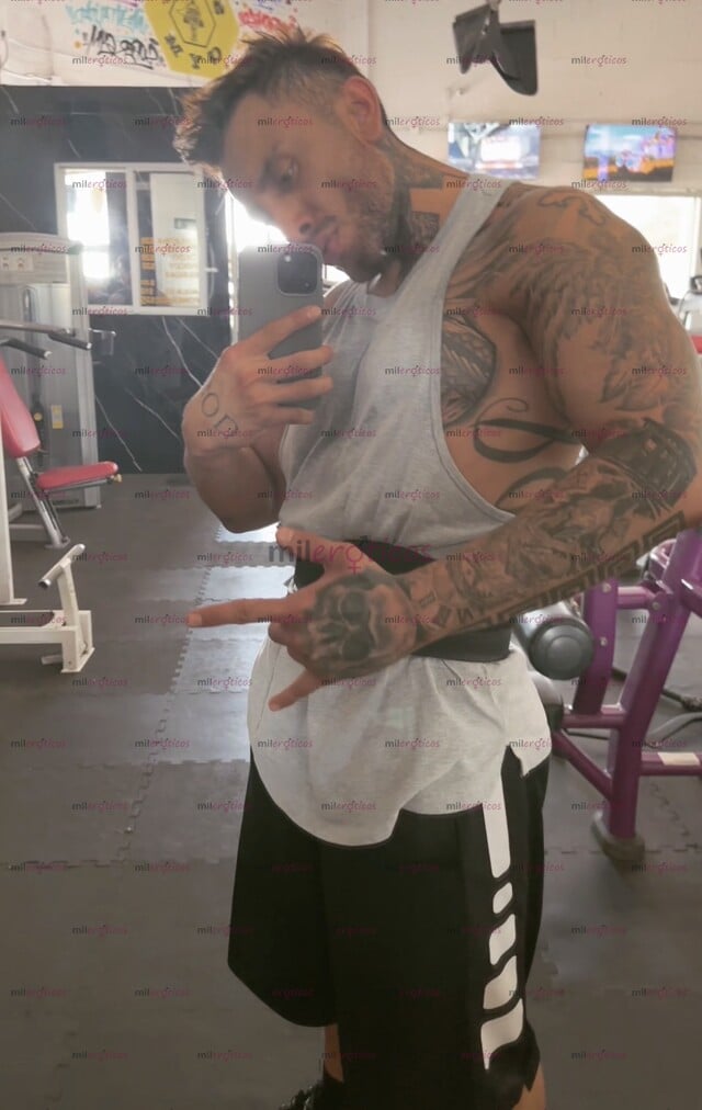 FOTOS DE FITNESS MODEL ATLÉTICO HOT EN LA CIUDAD POR TEMPORADA