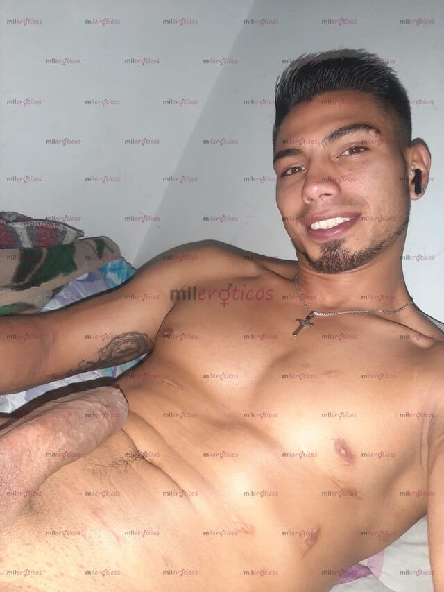 FOTOS DE HOLA SOY MAX UN CHICO VERGON, LISTO PARA CUMPLIR FANTASÍAS Y FETICHES
