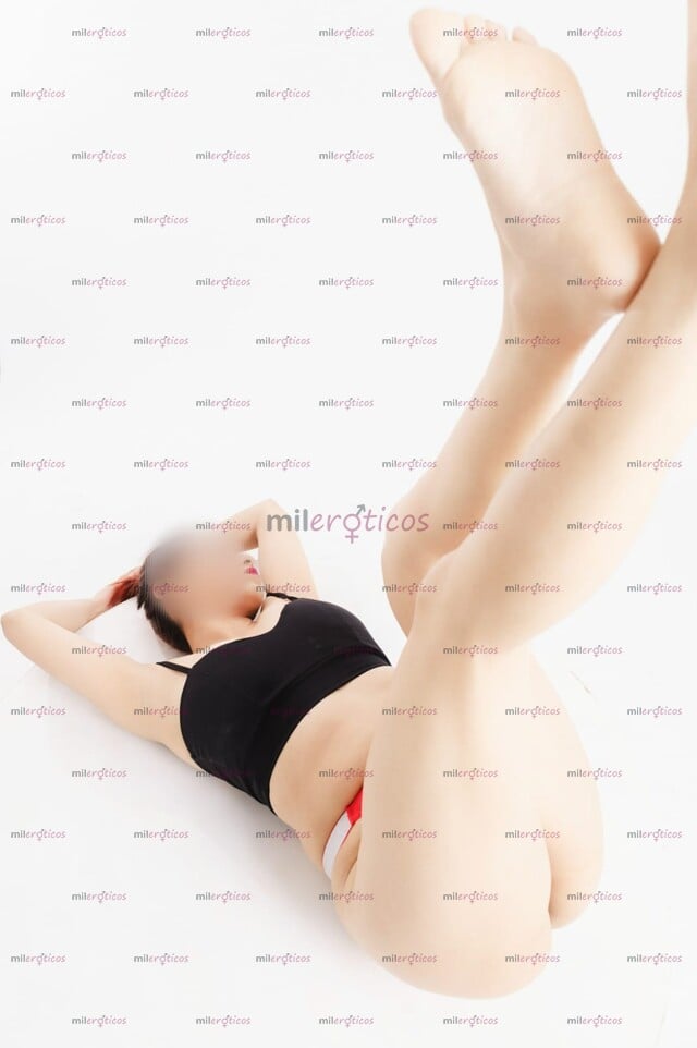 FOTOS DE FLAQUITA DE CUERPO NATURAL SÚPER APRETADA Y MOJADITA CON LUGAR