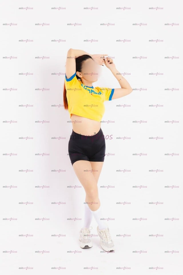 FOTOS DE FLAQUITA DE CUERPO NATURAL SÚPER APRETADA Y MOJADITA CON LUGAR
