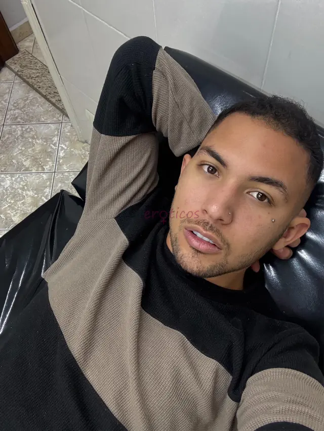 Ola seja bem vindo me chamo junior sou moreno versatil tenho 23 anos 21 cm gostoso 175 alt 69 kg corpo atletico sou educado simpatico saudavel atencio...