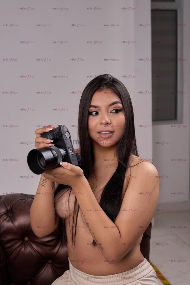 FOTOS DE VALESKA LINDA COLOMBIANA MORENITA A TU SERVICIO