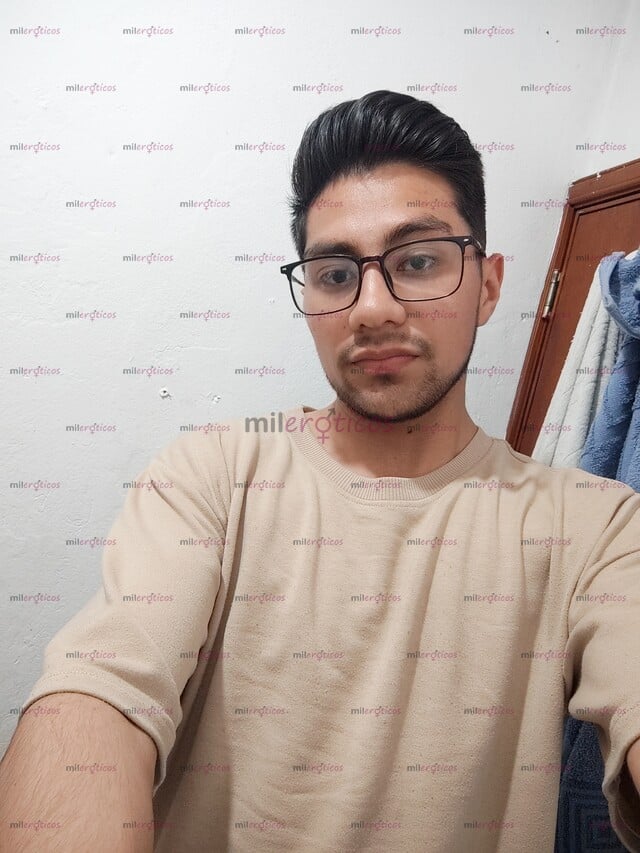 FOTOS DE CHICO DE 26 AÑOS, AQUÍ ESTOY PARA COMPARTIR CONTIGO Y PASAR UN RATO INCREÍBLE