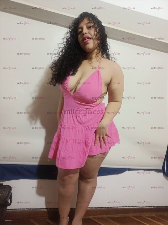 FOTOS DE NUEVA EMMI DELICIOSA VOLUPTUOSA TROZA DULCE COMO LA PIÑA MADURA CUCA APRETADA