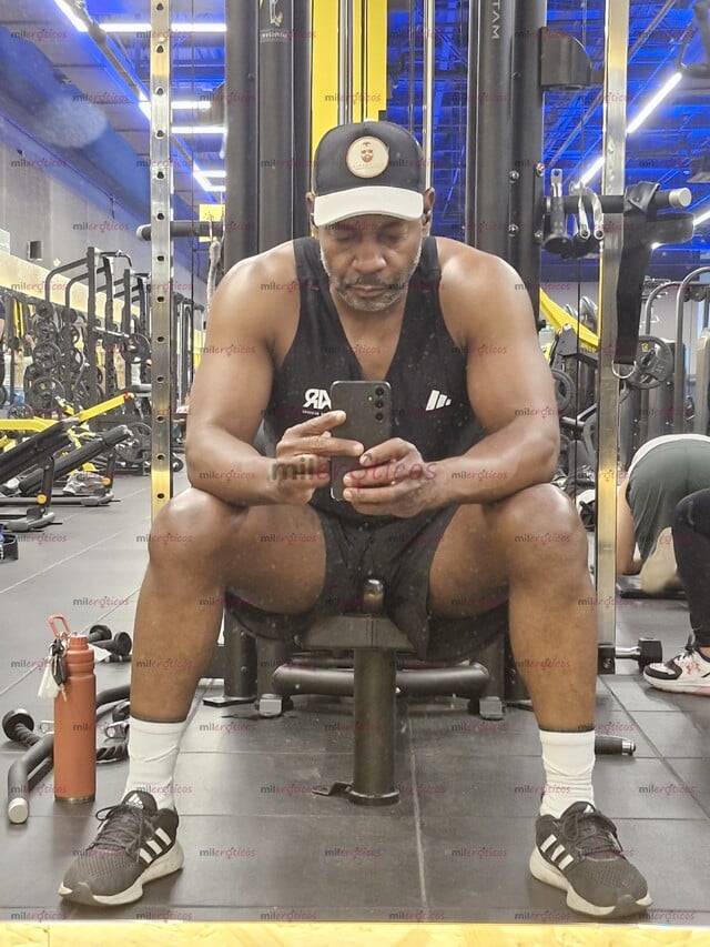 FOTOS DE HOMBRE NEGRA 21CMS GRUESO MAMADOR CULOS Y PREÑADOR DE BOCAS