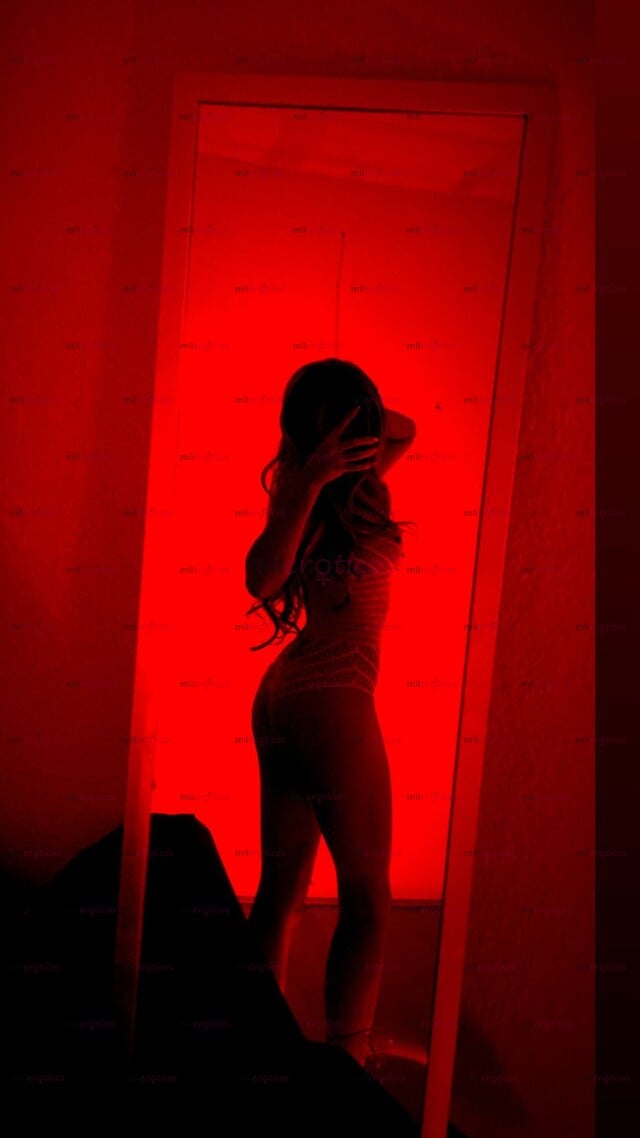 FOTOS DE DEYANIRA SÚPER PETIT CINTURITA DE ENCANTO!!MUY CALIENTE Y CARIÑOSA