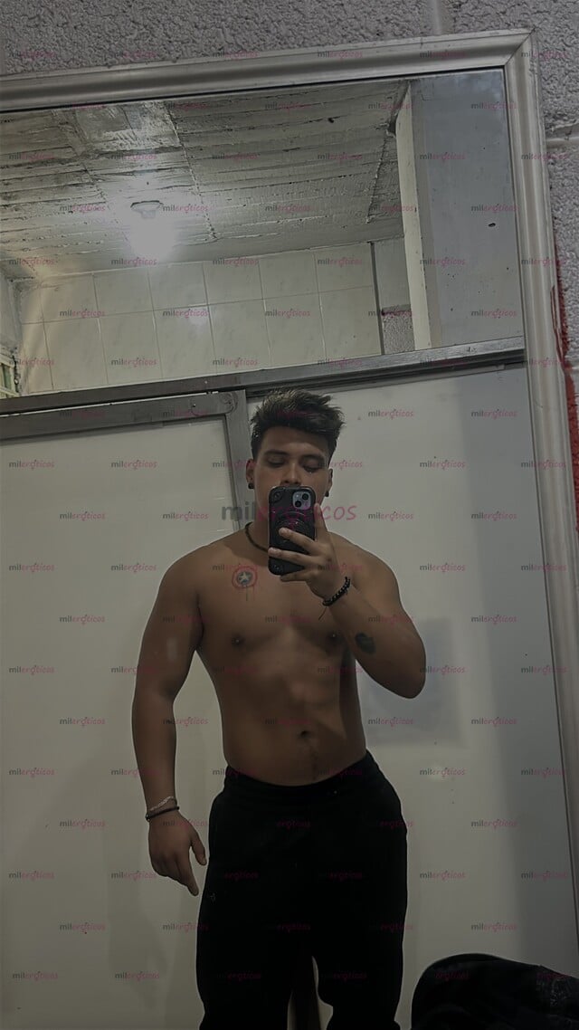 FOTOS DE CHACALITO DE GYM MORBOSO ATLÉTICO LISTO PARA COMPLACERTE